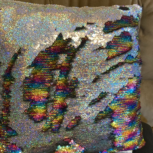 Pillows - Picture 5 of 7